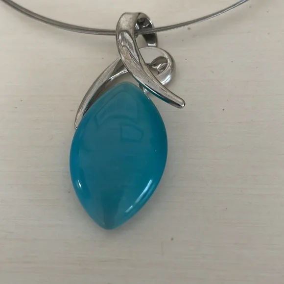 Silver necklace with blue pendant - Picture 2 of 4